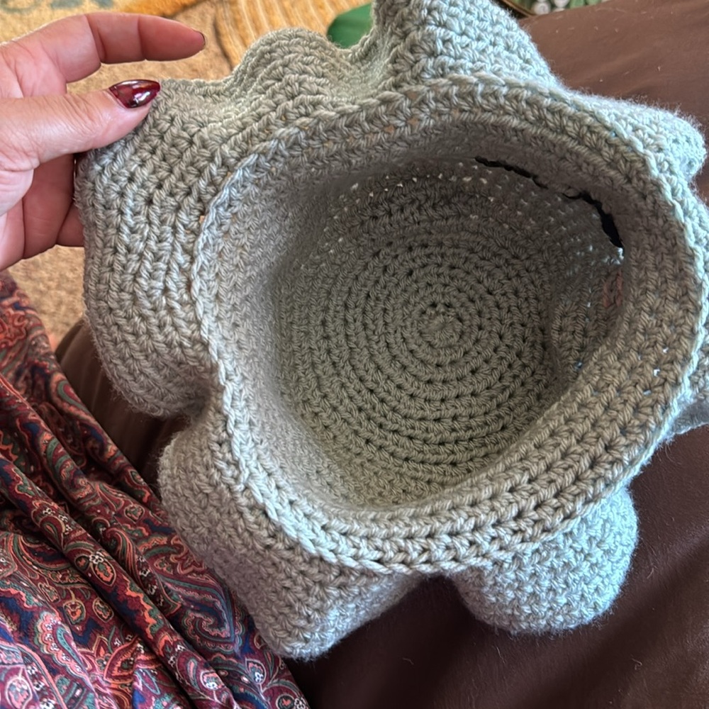 🐸 Froggy Hat 🐸 - Picture 4 of 4